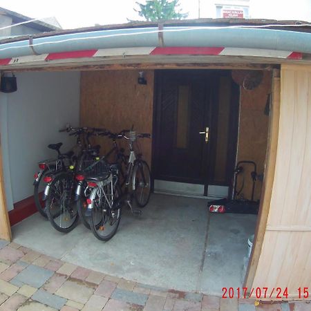 Szlavi Apartman บายา ภายนอก รูปภาพ