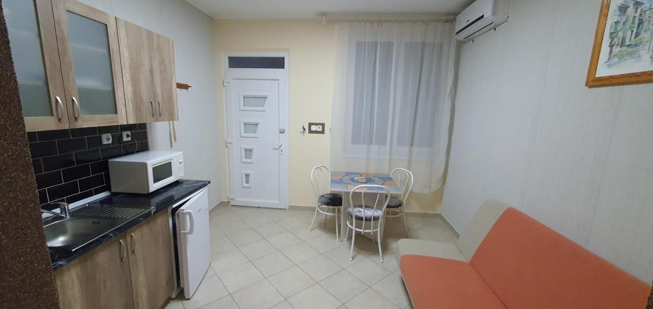Szlavi Apartman บายา ภายนอก รูปภาพ