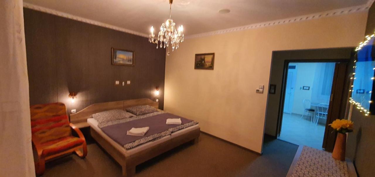 Szlavi Apartman บายา ภายนอก รูปภาพ