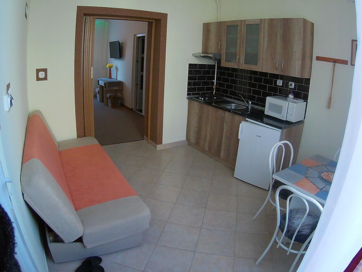 Szlavi Apartman บายา ภายนอก รูปภาพ