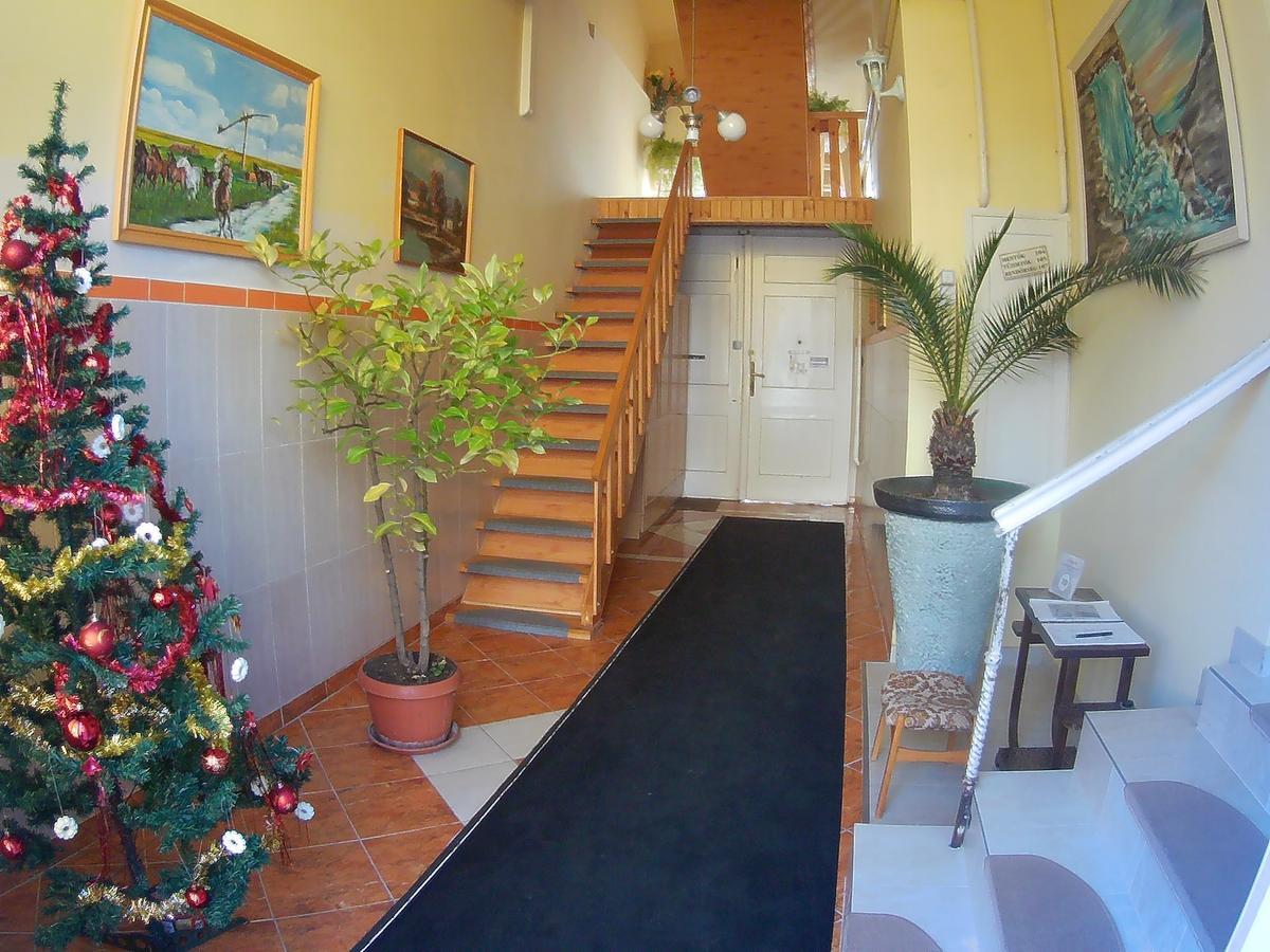 Szlavi Apartman บายา ภายนอก รูปภาพ