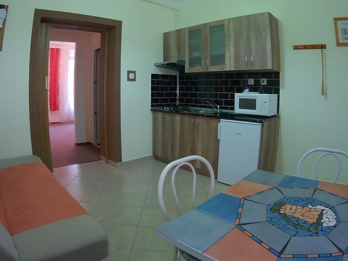 Szlavi Apartman บายา ภายนอก รูปภาพ