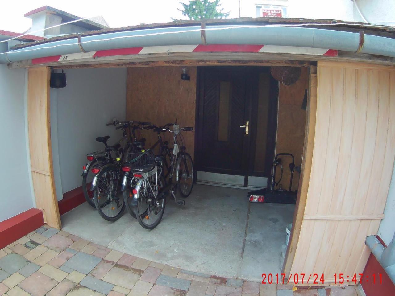 Szlavi Apartman บายา ภายนอก รูปภาพ